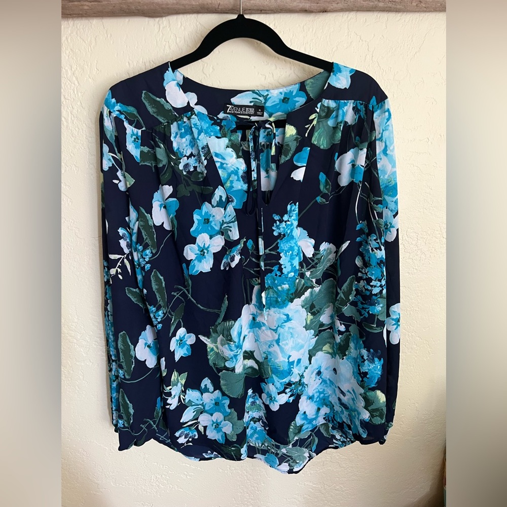 Dark Blue xl Floral Top NWOT